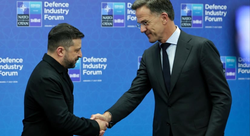 Összefutott az ukrán elnök a NATO vezetőjével