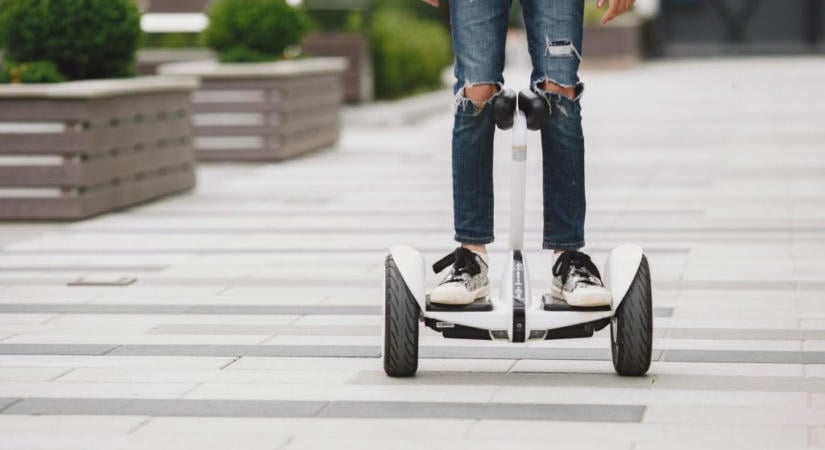 Hoverboardozás: így tanulj meg biztonságosan közlekedni