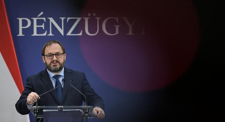 Kiderült, mennyivel emelkedhetnek januártól a nyugdíjak, nem csak a minimálnyugdíj nő