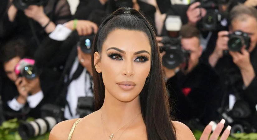 A 46 éves Kim Kardashian így nézett ki plasztikái előtt: szinte fel sem ismerni a tinikori képein