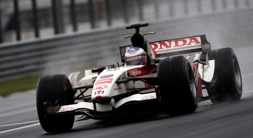 A 14. helyről a történelemkönyvbe: 20 éve törte meg „átkát” Jenson Button a Hungaroringen