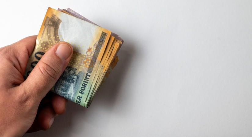 Magyar bérek: elfogyott a cégek egyik titkos fegyvere – az erős forint új helyzetet teremtett, elvette az exportőrök egyik nagy előnyét