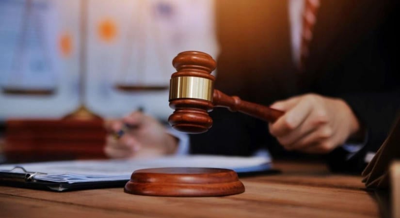 Nevelőjére támadt egy fiatalkorú egy lenti lakásotthonban