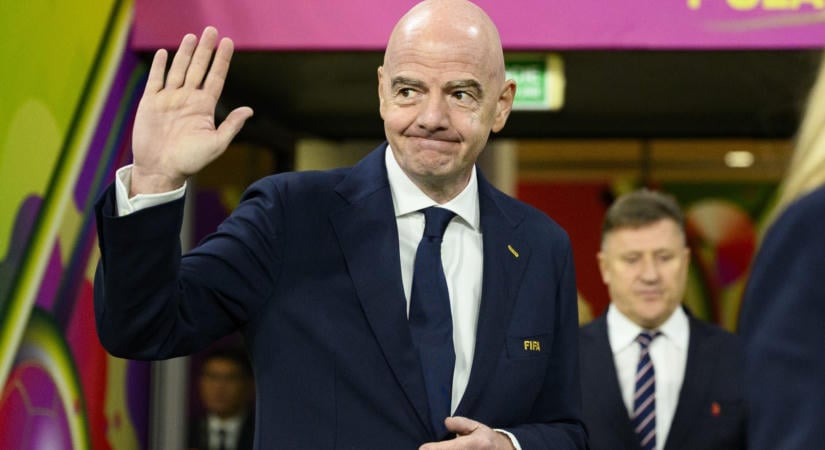 Európa elfordult tőle, de az arabok továbbra is kitartanak Infantino mellett