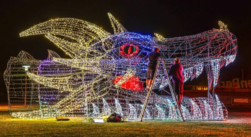 Mesebeli fénypark nyílt Németországban: több mint 300 ragyogó installáció várja a látogatókat
