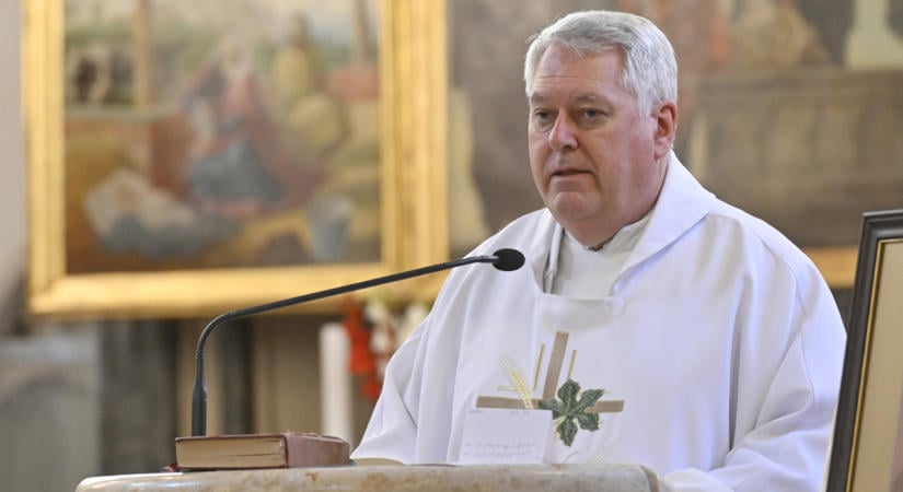 Bocsánatot kért a tiszásokat sértegető pap, Osztie Zoltán