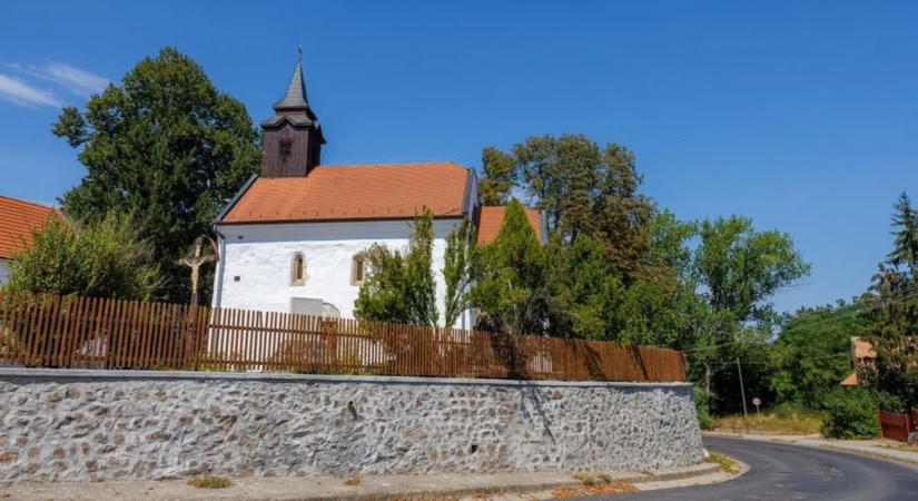 Apró templom, hatalmas titok: elképesztő kincset őriznek a nógrádi falak