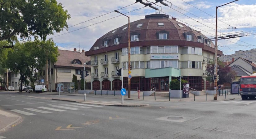 Áthajtott a kislány lábán a busz