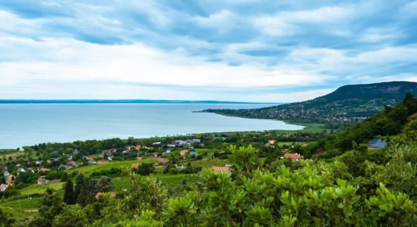 Lassan elfogy a Balaton szabad partja: már az utolsó beépítetlen területek is veszélyben vannak