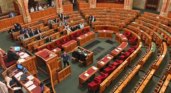Az utolsó lehetséges napon szavazhat a magyar parlament a finn és a svéd NATO-csatlakozásról