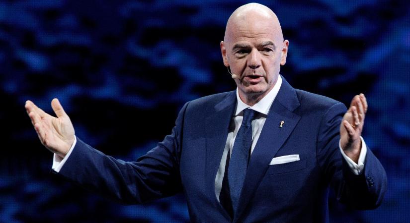 Infantino szerint a FIFA nem keres a folyadékpótlási szüneteken