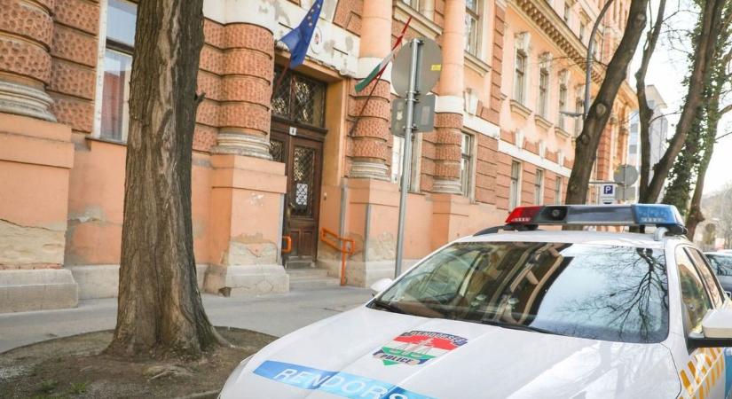 Megtaposta, majd otthagyta a haldokló asszonyt és elment inni