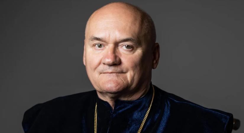 Megszűnik Hende Csaba alkotmánybírói tisztsége