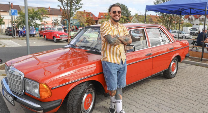Autós időutazás Sárváron: közel hetvenéves járgányok és igazi rock&roll hangulat