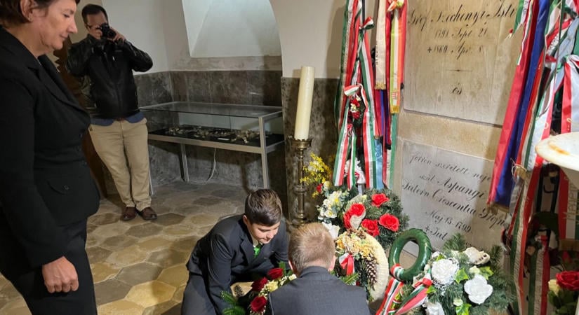 Koszorúzással emlékeztek a legnagyobb magyarra