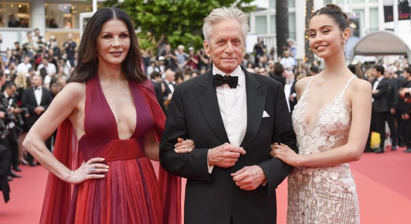 Büszkeség! Michael Douglas és Catherine Zeta-Jones gyönyörű lánya debütált a színpadon