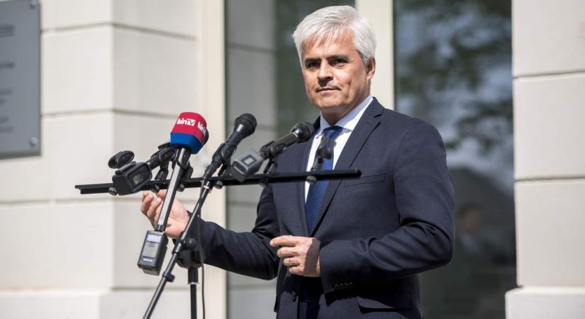 Jenei Zoltán aktái olyan titkokat rejtenek a járványkezelésről, amik Pintér Sándor döntéseit is átírhatták a színfalak mögött