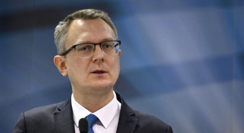 Rétvári Bence aggódik, úgy látja, megszűnik a tankerületek maradék szabadsága