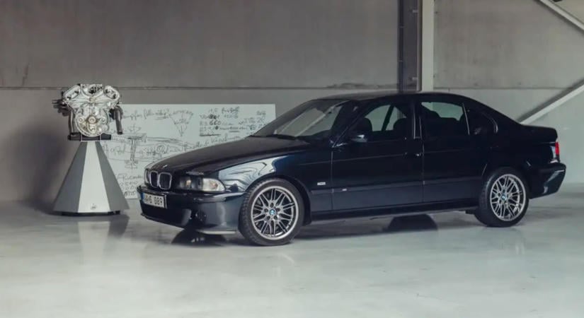 A Volkswagen titokban W10-es motort rakott egy BMW M5-be