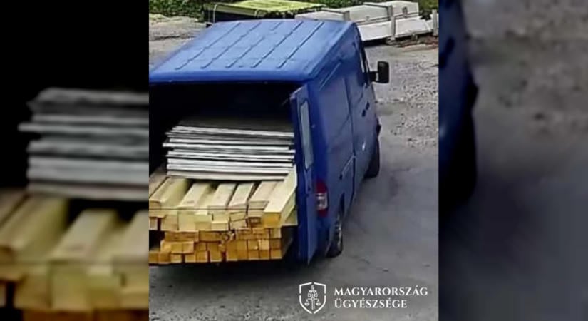 Vádat emeltek egy marcali árukiadó és társai ellen vesztegetés miatt