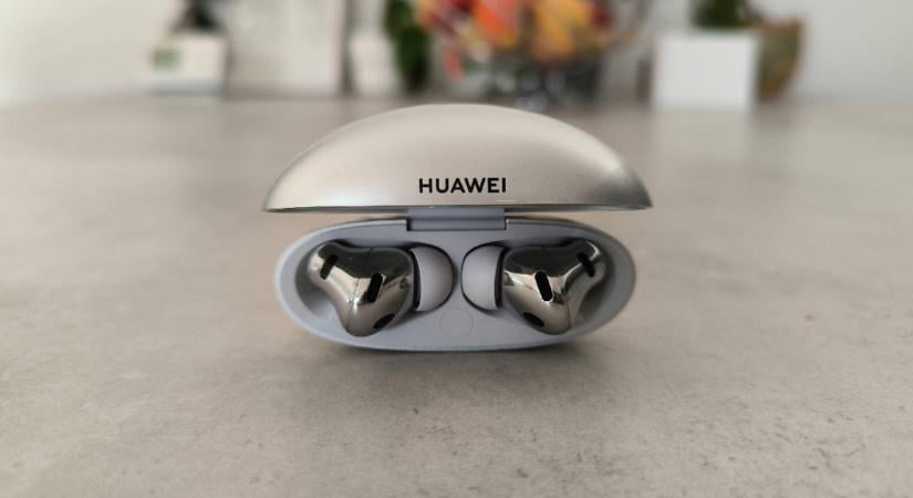Fülbe dugható svájci bicska lett a Huawei új fülese