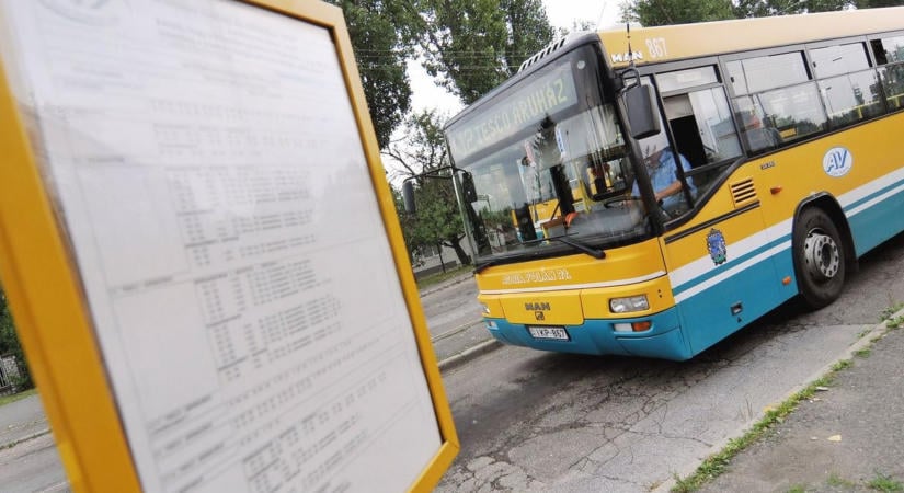 Változik a menetrend Egerben: így juthatsz ki a temetőkbe mindenszentekkor!