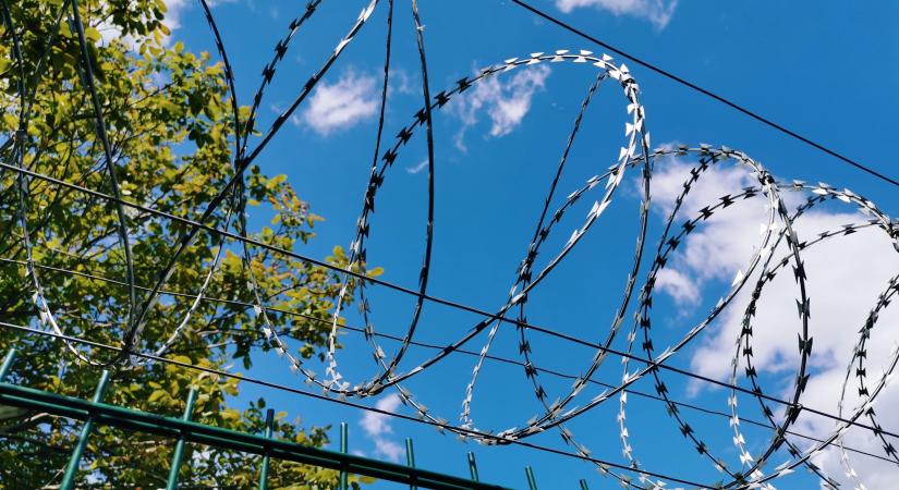 Legalább 23 marokkói bevándorló halt meg, amikor megpróbáltak áttörni a spanyol határon