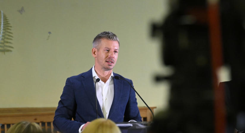 Magyar Péter: változtatnak az azonos nemű párok örökbefogadását érintő szabályokon