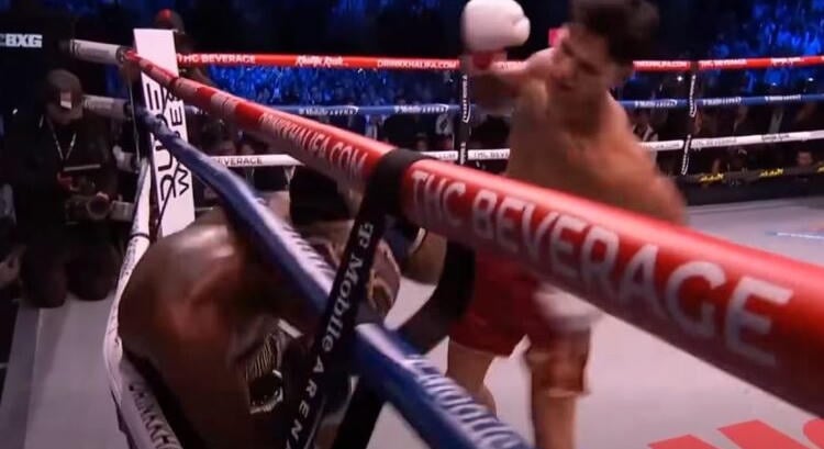 Ryan Garcia TKO-val győzte le Conor Benn-t