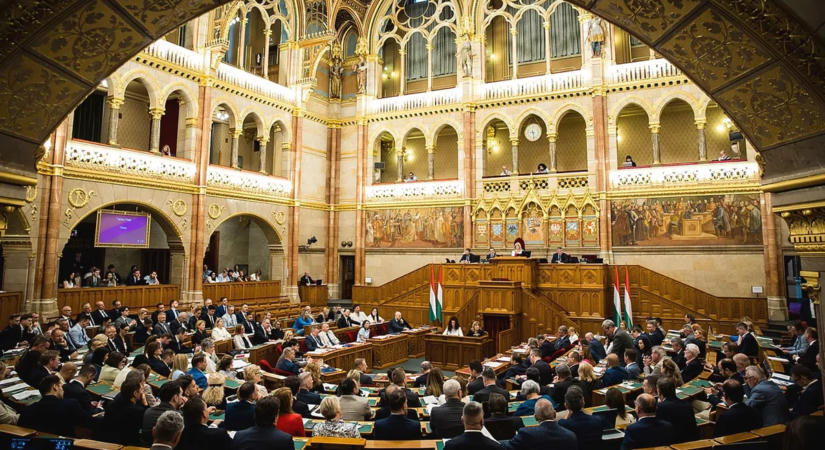 Magyar Péter felszólalásával kezd ma a T. Ház, esküt tesznek az új fideszes képviselők