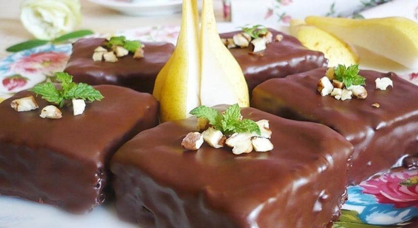 Gabriella konyhája: Csokoládés-körtés kocka - recept
