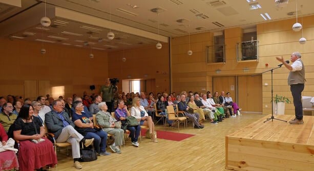 A mesék kacagtató csudavilága a Városházán