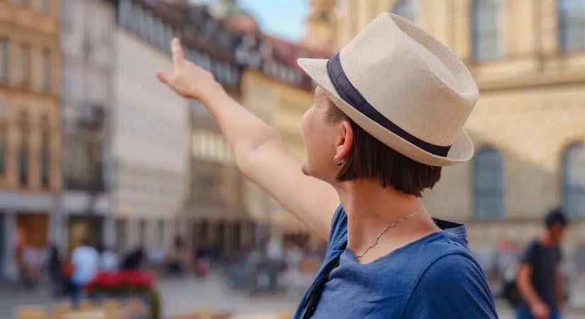 Szigorúan fellépnek a feketén dolgozó idegenvezetőkkel szemben