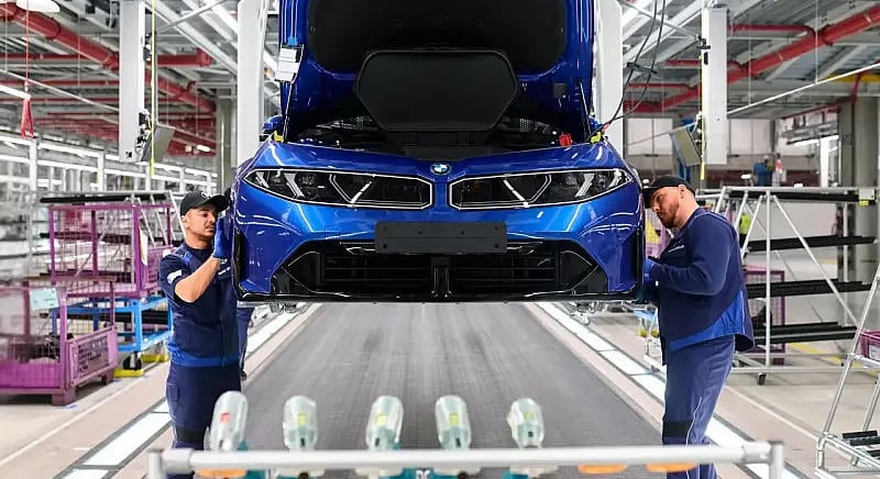 MI, leépítés és kevesebb saját fejlesztés jön a BMW-nél