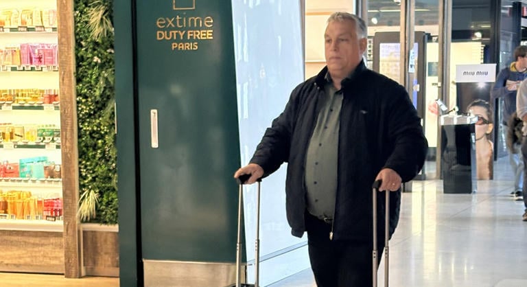 Orbán Viktor már hazafelé tart Franciaországból