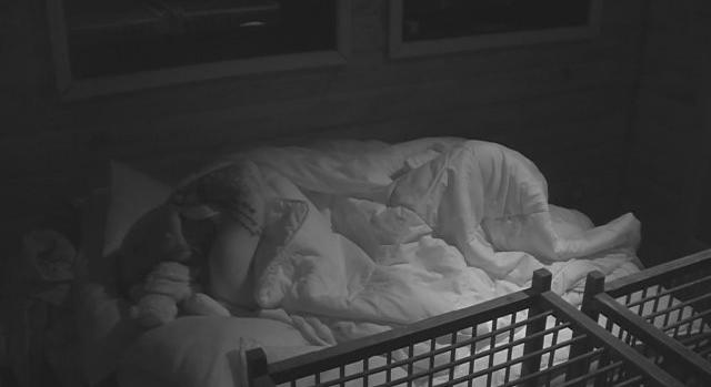 VV Lissza a hosszú nap után VV Márióval vigasztalódott