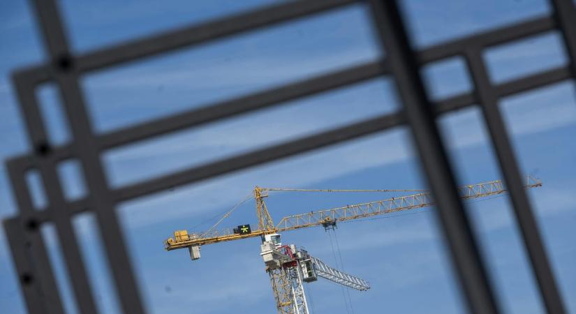 Terjeszkedik a száz leggazdagabb magyar egyike, egyre nagyobb szeletet hasít ki az építőiparból is a milliárdos
