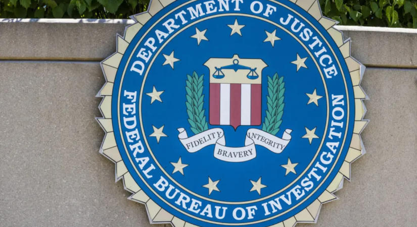 Széles körű támogatást kapnak a kirúgott FBI-ügynökök a perükben