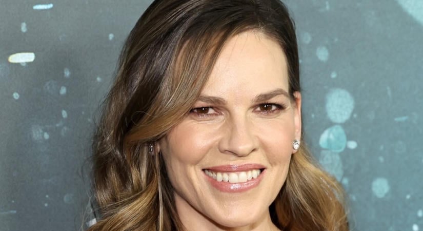 Harmadik gyermekével várandós Hilary Swank!
