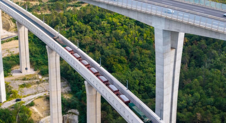 Próbavonatok robognak az új szlovén vasúti viadukton