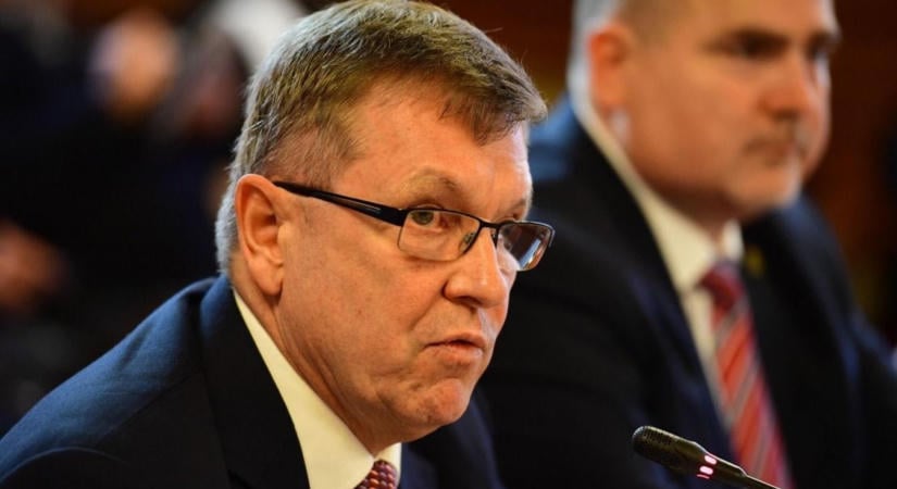 Még ma letartóztathatják Matolcsyt, Csőszi Attila vezetőszáron is várja a bizottság előtt