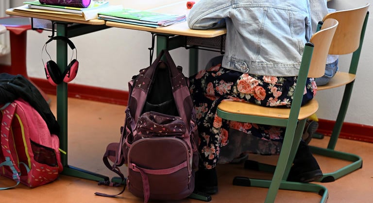 Front nyílt a gyerekek körül, a szexuális felvilágosítás miatt csapnak össze a politikusok