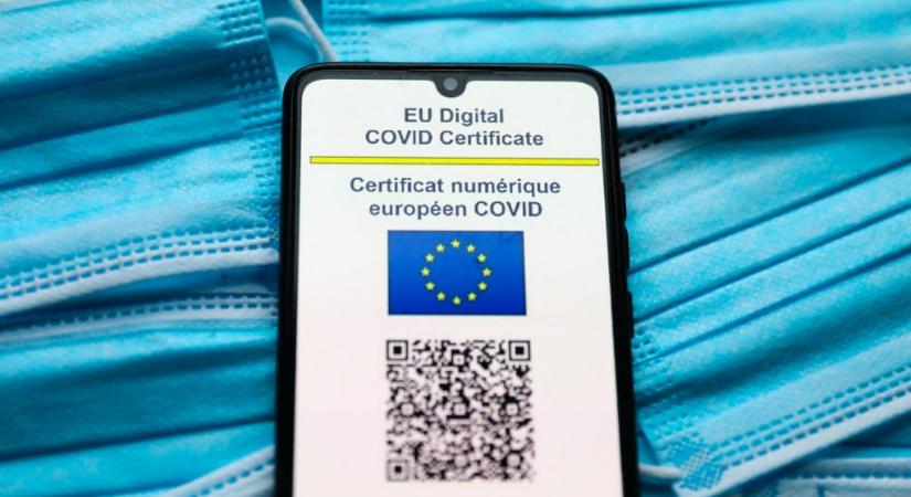 Meghosszabbítják az uniós védettségi igazolványok érvényességét