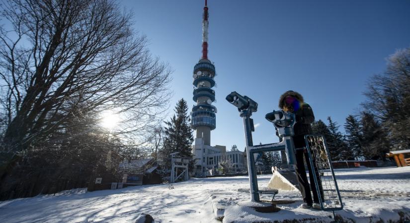 Lezárják a Kékestetőre vezető mellékutakat a havazás miatt