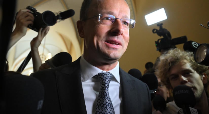 Szijjártó elment a nemzetbiztonsági bizottság meghallgatására