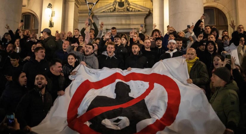 Elszabadultak az indulatok: élő adásban kényszerítették bocsánatkérésre a tévéigazgatót