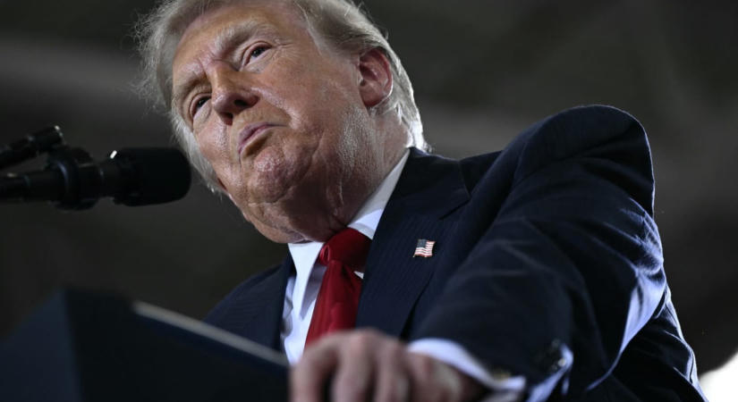 Felfordult Trump világa: barátokat fenyeget, ellenségeknek udvarol – a New York Times vezető fehér házi tudósítója már meg sem lepődik