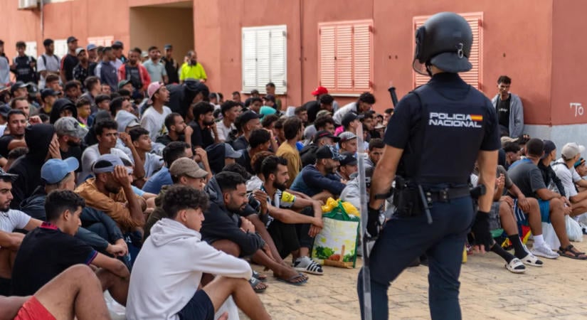 Ceuta miatt még mindig feszült a helyzet, Róma és Madrid egymásra mutogat