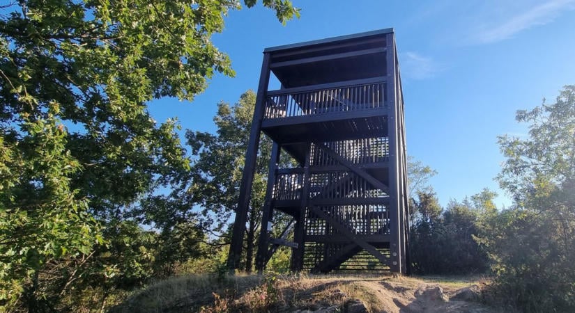 Ezt látni kell: mesés panoráma nyílik innen a Káli-medencére, 700 éves romok közelében (fotók)