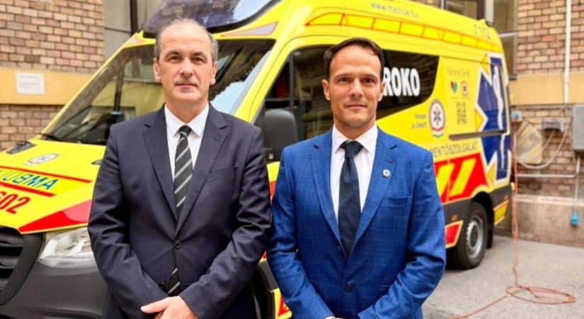 Erősít az OMSZ, több száz új mentőautó állt munkába